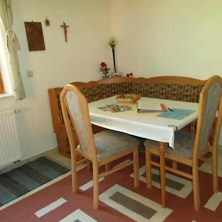 Ferienhaus Waldwipfelromantik בית נופש וייכטאך